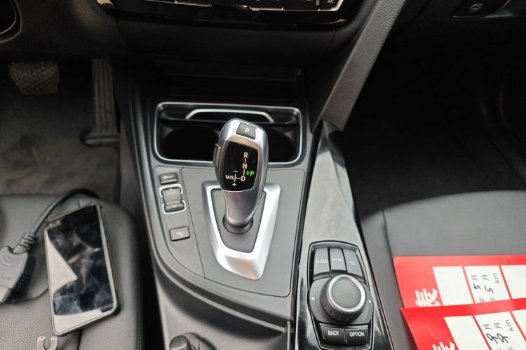 宝马3系 2016款 316i 时尚型中控内饰18