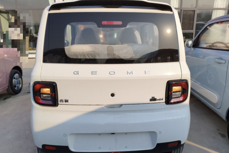 吉利银河 熊猫 2025款 210km 元气熊车身外观6