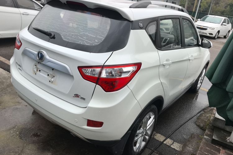 长安CS35 2016款 1.6L 手动豪华型 国IV车身外观7