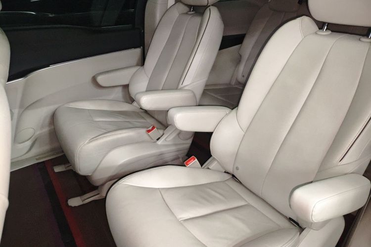 别克GL8 2021款 陆上公务舱 652T 尊贵型中控内饰21