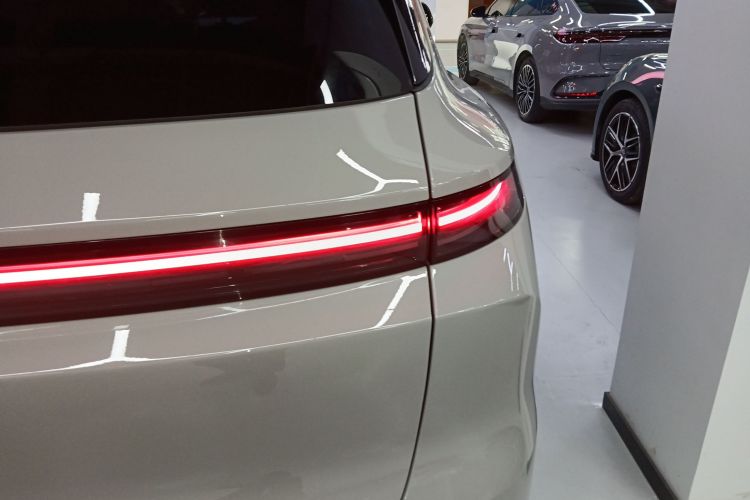 理想汽车 理想L6 2024款 Max车身外观9