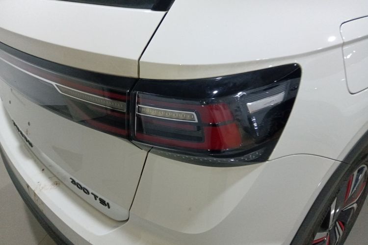 大众 途岳 2024款 300TSI 两驱月尊版车身外观9