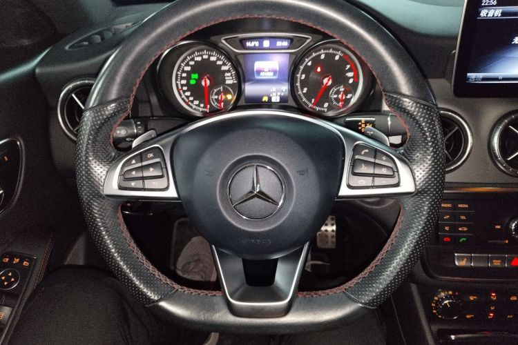 奔驰CLA 2018款 CLA 220 4MATIC局部细节13