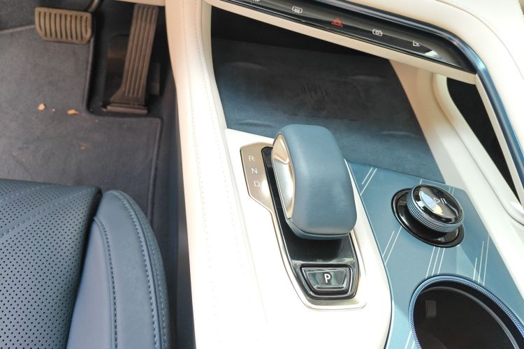 极氪001 2025款 WE版 95kWh 四驱中控内饰18