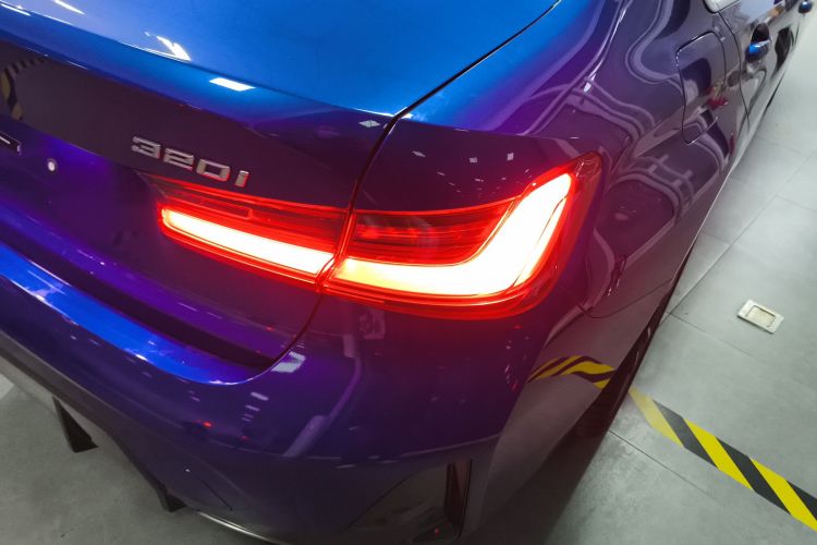 宝马3系 2024款 325i M运动套装车身外观9