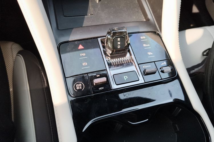 比亚迪 宋PLUS新能源 2025款 DM-i 智驾版 112KM 尊荣型中控内饰18