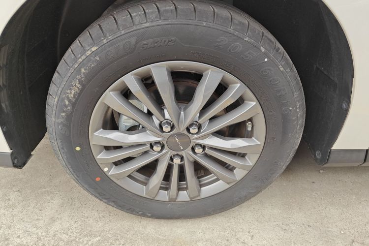 上汽大通MAXUS 大通G50 2024款 PLUS 1.5T 幸福推荐自动荣耀版车身外观6007