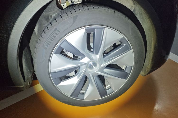 特斯拉 Model Y 2022款 改款 后轮驱动版车身外观10