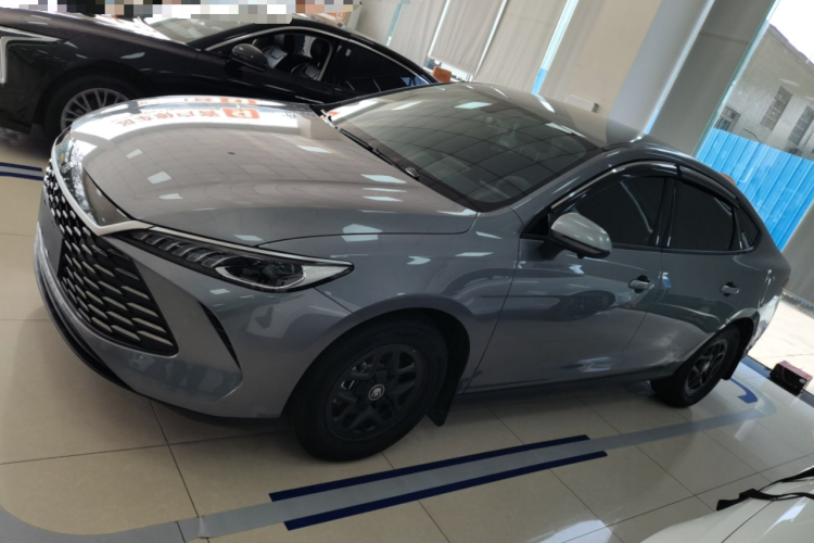 比亚迪 秦PLUS 2025款 DM-i 智驾版 55KM领先型车身外观4