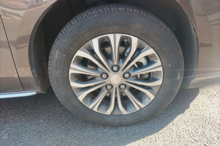 别克GL8 2023款 陆上公务舱 舒适型车身外观10