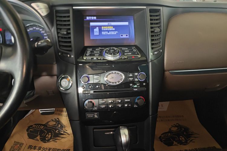 英菲尼迪QX70 2013款 3.7L 标准版中控内饰16