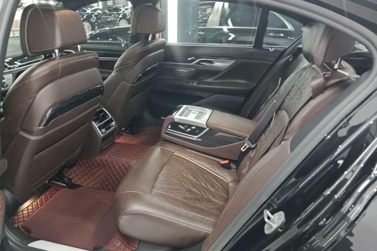 宝马7系 2019款 改款 740Li 领先型 M运动套装中控内饰21