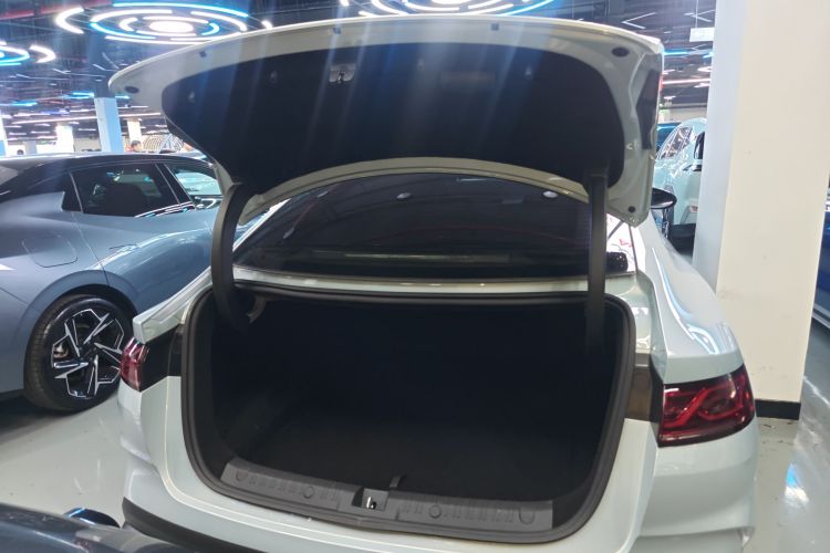 比亚迪 秦L 2024款 DM-i 80KM领先型机舱底盘23