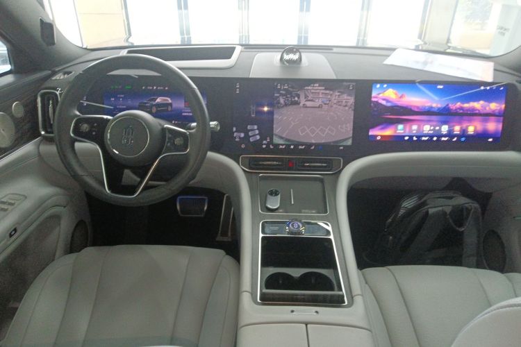 鸿蒙智行 问界M9 2024款 增程 Ultra版 42kWh 6座版中控内饰7002