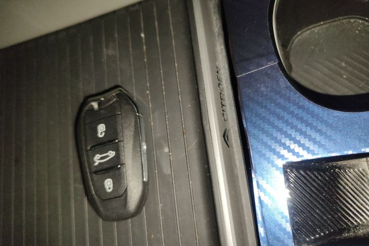 雪铁龙 凡尔赛C5 X 2023款 1.6T 享不凡中控内饰7001