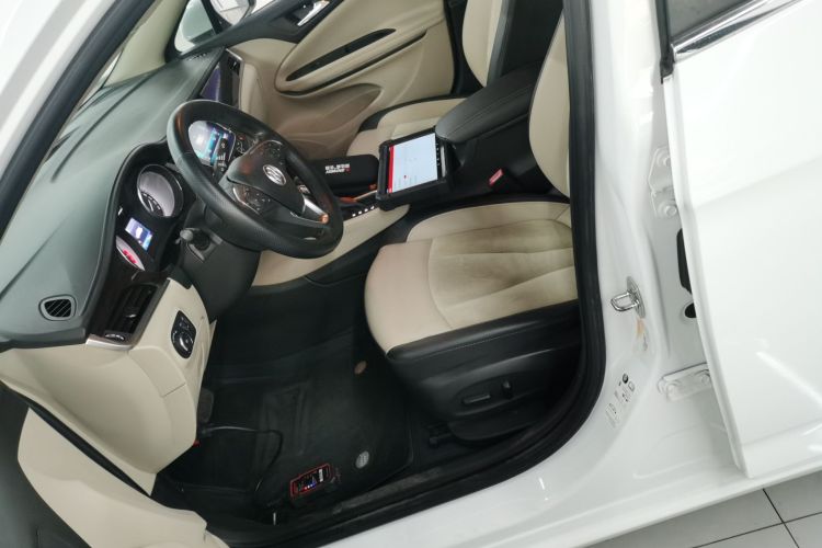 别克 威朗 2019款 三厢 15S 自动领先型中控内饰19