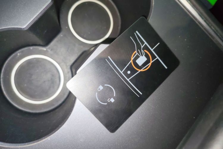 特斯拉 Model Y 2022款 后轮驱动版中控内饰11