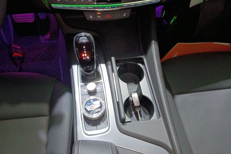 凯迪拉克CT5 2021款 28T 豪华型中控内饰18