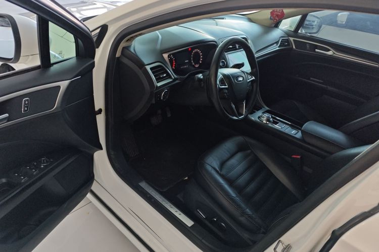 福特 蒙迪欧 2017款 EcoBoost 180 时尚型中控内饰7003