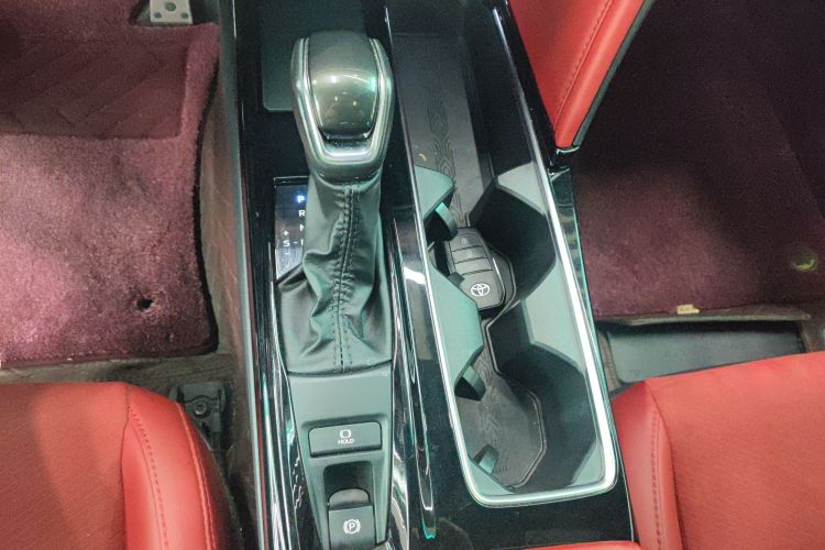 丰田 凯美瑞 2024款 双擎 2.0HXS 运动Plus版局部细节18