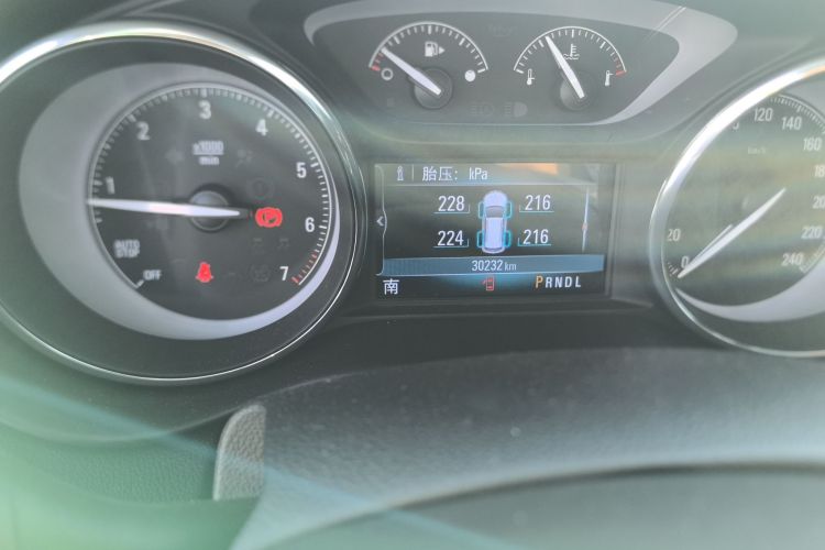 别克 昂科威 2020款 20T 两驱精英型中控内饰15