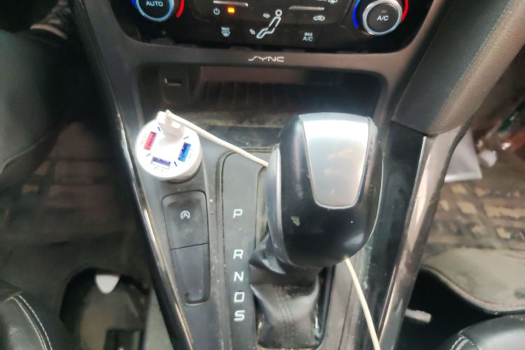 福特 福克斯 2015款 三厢 EcoBoost 180 自动精英型中控内饰18