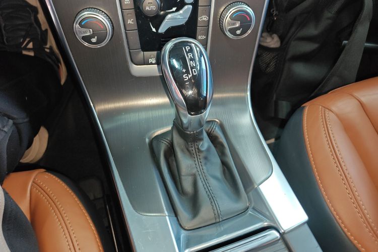 沃尔沃V60 2015款 T5 智雅版中控内饰18