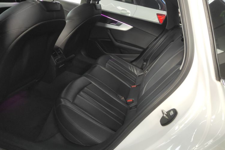 奥迪A4L 2022款 40 TFSI 时尚动感型中控内饰21