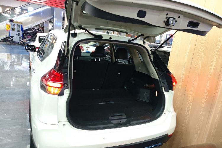 日产 奇骏 2019款 2.0L CVT舒适版 2WD局部细节23