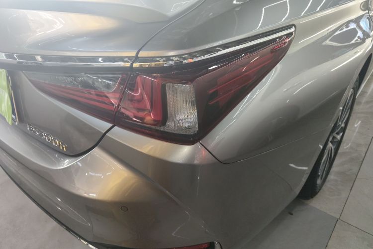 雷克萨斯ES 2022款 300h 卓越版车身外观9