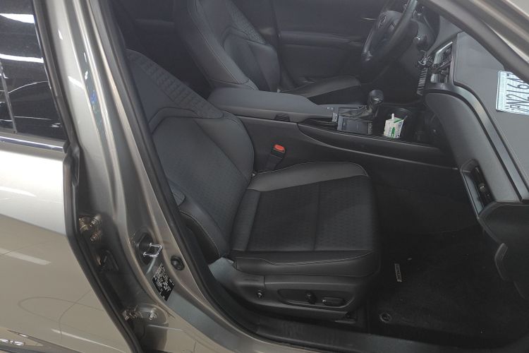 雷克萨斯UX 2020款 260h 探·酷版局部细节41