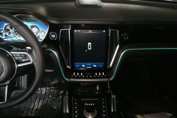 众泰T700 2017款 1.8T 双离合尊贵型中控内饰16