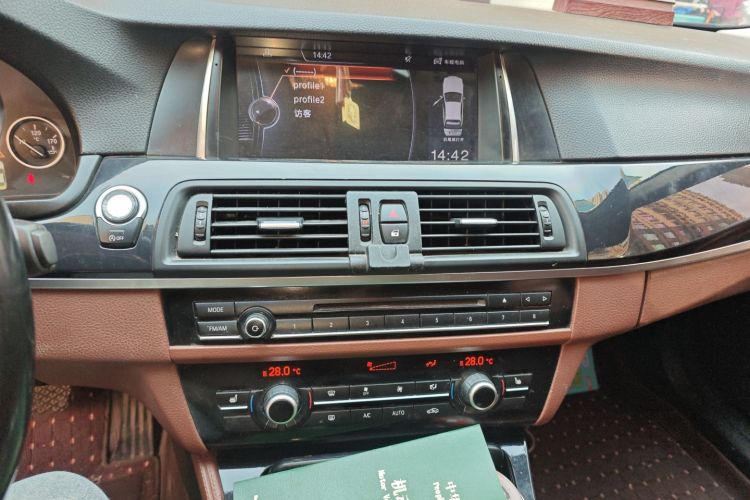 宝马5系 2017款 520Li 典雅型中控内饰16