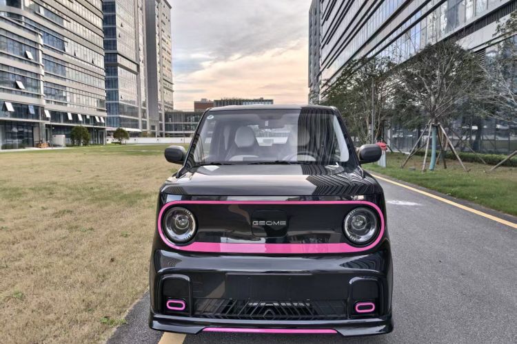 吉利银河 2025款 210km 熊猫卡丁车身外观2