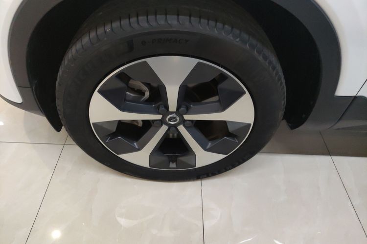 沃尔沃XC40 2025款 B4 四驱智远豪华版车身外观6007