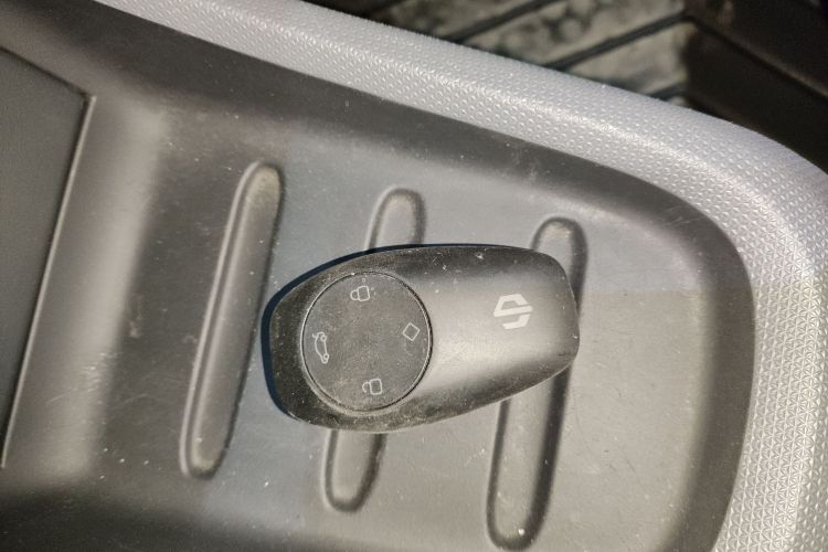 零跑汽车 零跑T03 2021款 400舒享版中控内饰11