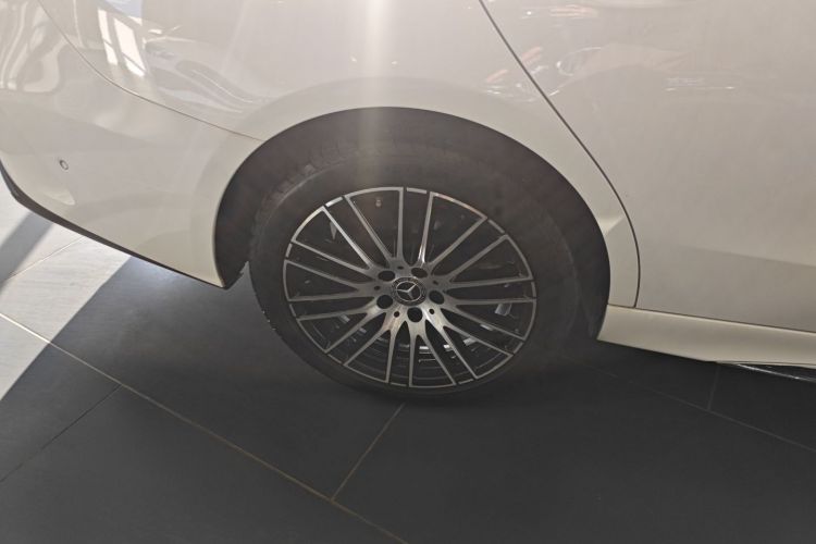 奔驰C级 2023款 C 260 L 运动版车身外观6008