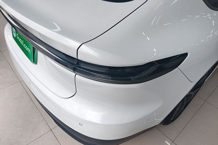 蔚来ET7 2022款 100kWh 首发版车身外观9