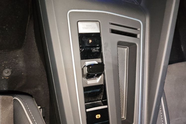 大众 高尔夫 2023款 改款 280TSI DSG R-Line Lite中控内饰18