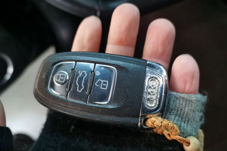 奥迪A4L 2012款 2.0 TFSI 自动运动型中控内饰7001