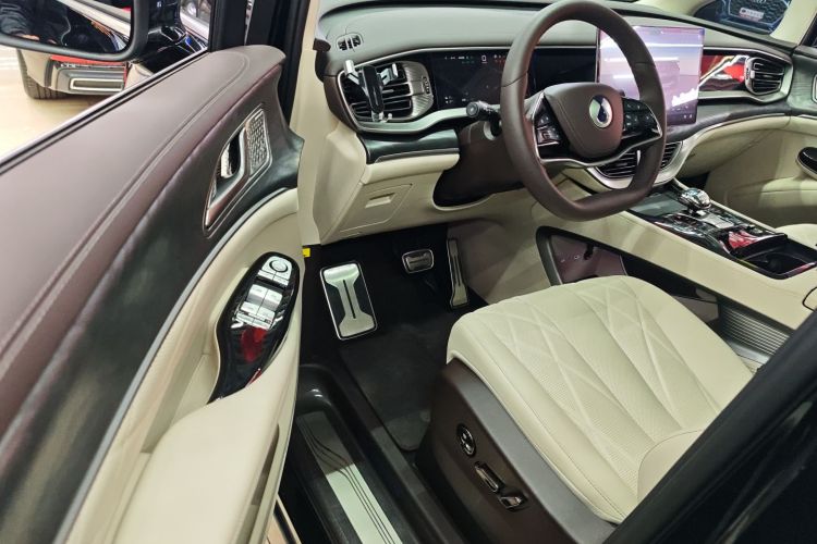 腾势D9 2025款 DM-i 四驱尊航型中控内饰20