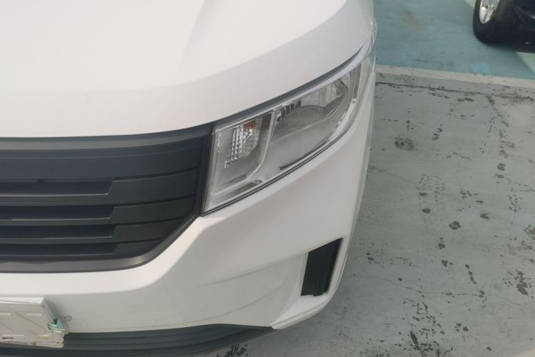 五菱汽车 五菱宏光PLUS 2020款 1.5L 手动标准型 5座局部细节36