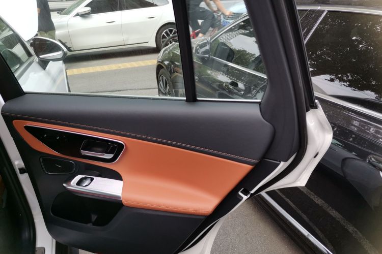 奔驰GLC 2024款 GLC 260 L 4MATIC 豪华型 5座中控内饰7006