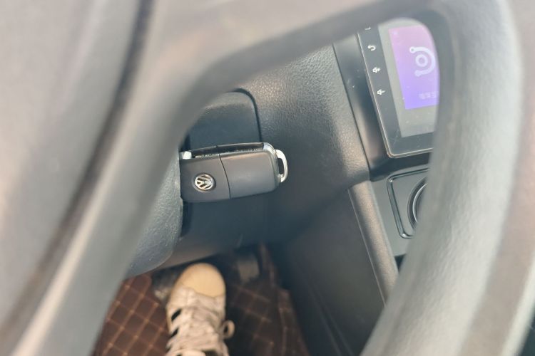 大众 Polo 2016款 1.4L 自动风尚型中控内饰7001