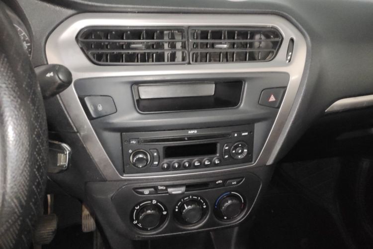 标致301 2014款 1.6L 手动舒适版中控内饰16