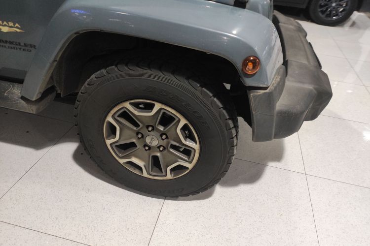 Jeep 牧马人 2015款 3.0L Sahara 四门舒享版车身外观6007