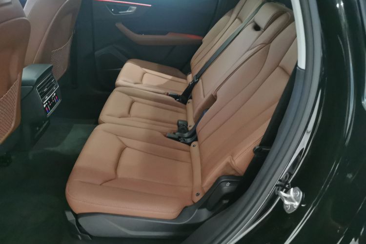 奥迪Q7 2025款 55 TFSI quattro S line运动型中控内饰7004