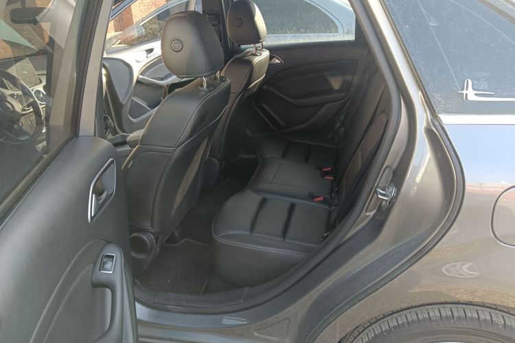 奔驰B级 2018款 B 200 动感型中控内饰7004