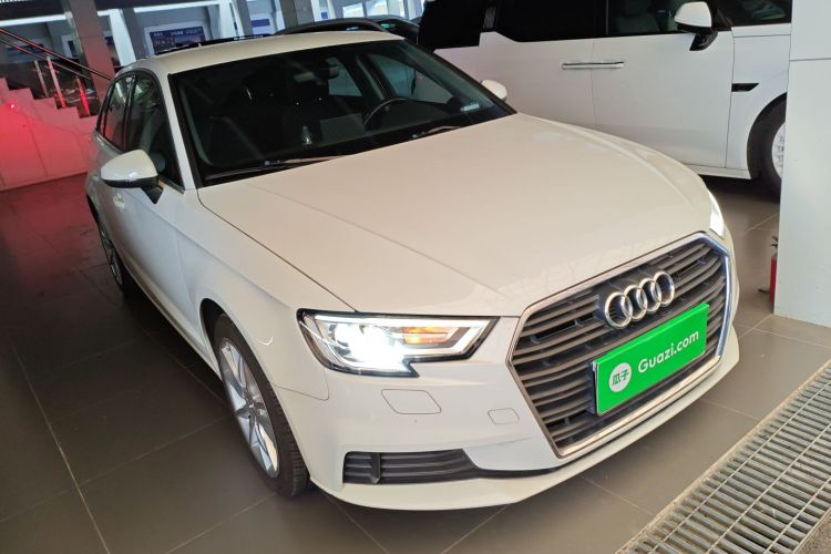 奥迪A3 2018款 30周年年型 Sportback 35 TFSI 进取型车身外观3