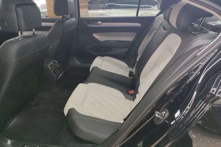 大众 迈腾 2023款 200万辆纪念版 330TSI DSG豪华型中控内饰21